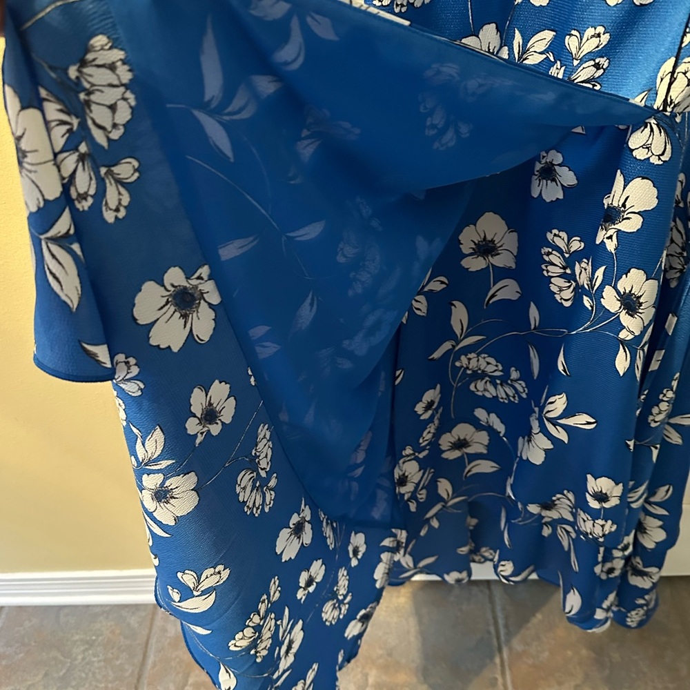 Beautiful/flowing Floral Print dress. Faux Wrap Midi Dress with layers size 14 - Picture 7 of 14
